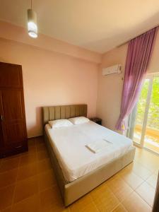 Postel nebo postele na pokoji v ubytování Bleta Rooms