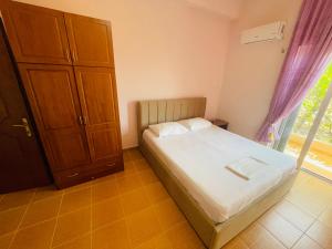 Postel nebo postele na pokoji v ubytování Bleta Rooms