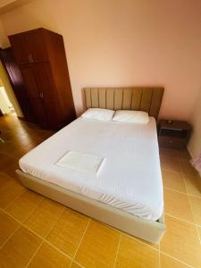 Postel nebo postele na pokoji v ubytování Bleta Rooms