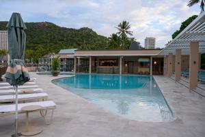 Bazén v ubytování Poinciana Lodges - Ocean Views nebo v jeho okolí
