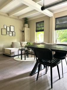 Χώρος καθιστικού στο Beautiful home in Bovenkarspel