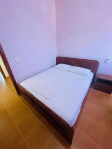 Postel nebo postele na pokoji v ubytování Bleta Rooms