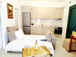 Gallery image of Ameli Apartment , Spacious With Mountain View, Lefkada in Dhráganon +16 photos
