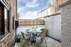 Balkón nebo terasa v ubytování Ducks Cottage