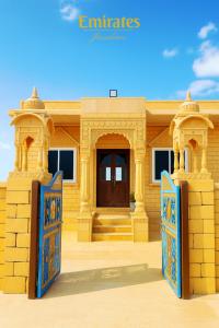 Emirates Luxury Desert Camps的门面或入口
