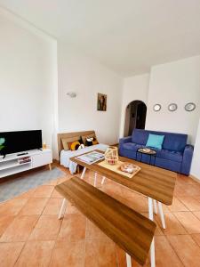 TV a/nebo společenská místnost v ubytování Olbia centro