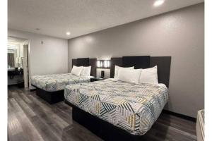 a hotel room with two beds and a desk at Motel 6-Palm Desert, CA - Palm Springs Area in Bermuda Dunes +19 photos