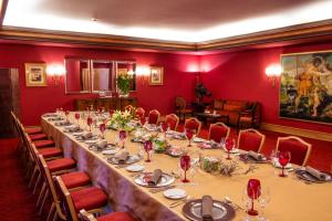 a long table in a room with red walls at Hotel Cascais Miragem Health & Spa in Cascais