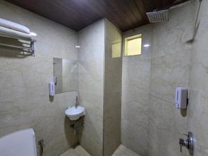 Et badeværelse på Ramma TheHotel - 200 mtrs from Nakki Lake