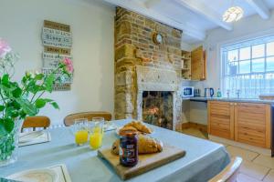 Kuchyň nebo kuchyňský kout v ubytování Alice Cottage