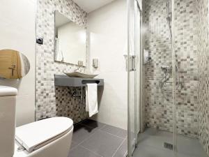 A bathroom at Pension Berceo