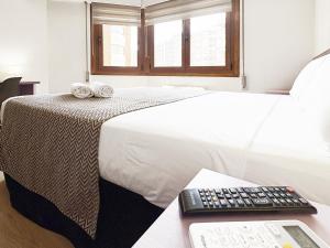 A bed or beds in a room at Pension Berceo