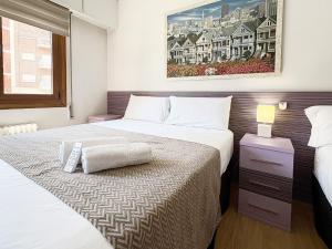 A bed or beds in a room at Pension Berceo