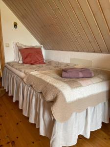 Postel nebo postele na pokoji v ubytování Rävåkra B&B Österlen