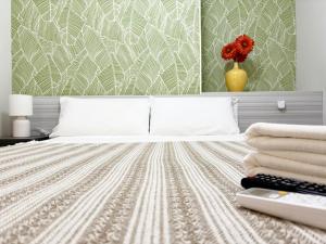 A bed or beds in a room at Pension Berceo
