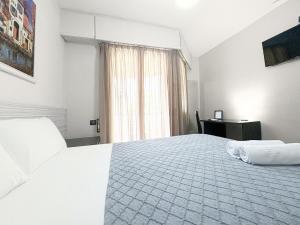 A bed or beds in a room at Pension Berceo
