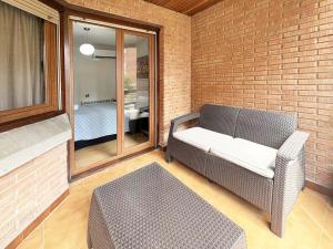 A seating area at Pension Berceo
