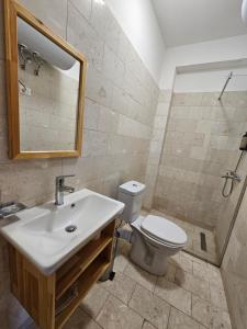 Bilik mandi di Hotel Vermoshi TDC