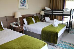 Postelja oz. postelje v sobi nastanitve Woodford Dolmen Hotel Carlow