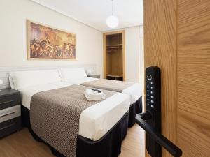 A bed or beds in a room at Pension Berceo