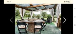 a patio with a table and chairs under a pergola at affittacamere b&b l'aurora Montelparo in Montelparo