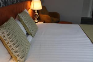 Postelja oz. postelje v sobi nastanitve Woodford Dolmen Hotel Carlow