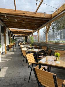 Restavracija oz. druge možnosti za prehrano v nastanitvi Woodford Dolmen Hotel Carlow