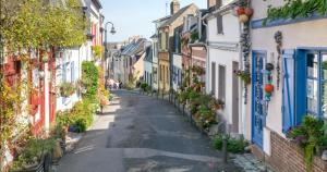 an empty street in a town with houses at Studio cosy in Saint-Pierre-en-Val