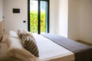 Postel nebo postele na pokoji v ubytování PURO Resort Blu Mare Otranto by Life Resorts