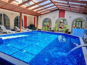 a swimming pool in a house with an indoor swimming pool at Parrag Panzió Mátraszentimre in Mátraszentimre