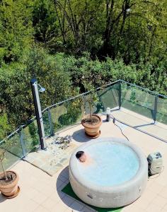 a hot tub on a patio with two potted plants at Portico Rodriguez Abatemarco in Abatemarco +69 photos