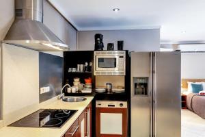 Η κουζίνα ή μικρή κουζίνα στο Luxury Studio Black Durgeon at Den Laman