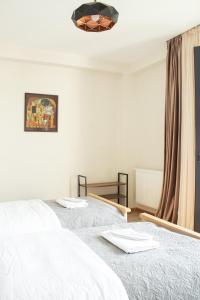 two beds sitting next to each other in a bedroom at Aronia Kazbegi in Stepantsminda