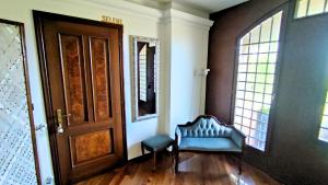 a room with a door and a chair and a window at B&B Luna sul Collio in Capriva del Friuli