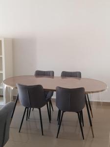 Φωτογραφία από το άλμπουμ του Proche du centre ville, parking privé σε Ρενς