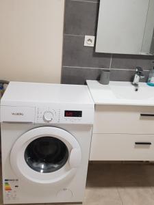 Φωτογραφία από το άλμπουμ του Proche du centre ville, parking privé σε Ρενς +8 φωτογραφίες