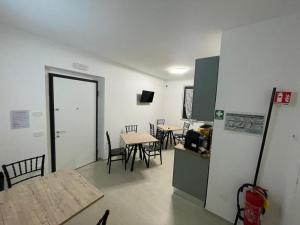 Afbeelding uit fotogalerij van CASA NINA affittacamere 2 in Camerino +26 foto's