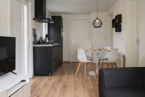 Köök või kööginurk majutusasutuses Vrolijk chalet met hottub & omheinde tuin VP094