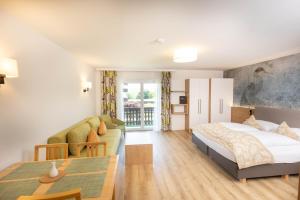 Postel nebo postele na pokoji v ubytování Hotel Garni Wurzer