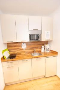 Kuchyň nebo kuchyňský kout v ubytování Hotel Garni Wurzer