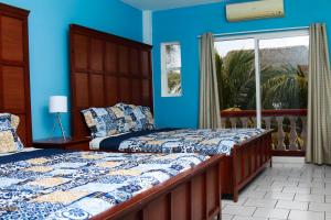 Posteľ alebo postele v izbe v ubytovaní Sabas Beach Resort