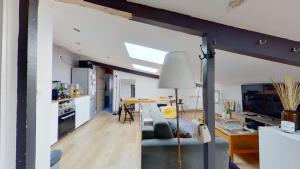 Кухня или мини-кухня в Maison - La Bourdine
