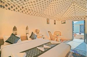 O zonă de relaxare la The Desert Gateway Resort