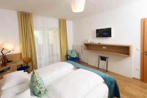 TV a/nebo společenská místnost v ubytování Hotel Garni Wurzer