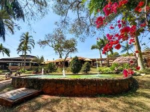 Κήπος έξω από το Hotel Fazenda Areia que Canta
