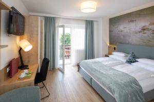 Postel nebo postele na pokoji v ubytování Hotel Garni Wurzer