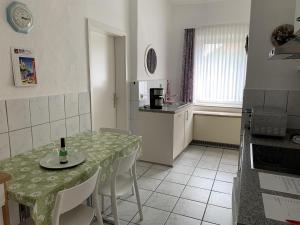 Η κουζίνα ή μικρή κουζίνα στο Ferienwohnung Bünger