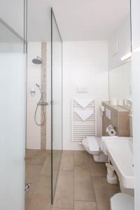 Koupelna v ubytování Hotel Garni Wurzer