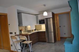 A kitchen or kitchenette at Apartamentos Suites&Homes