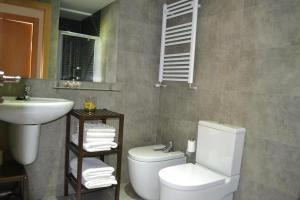 A bathroom at Apartamentos Suites&Homes Még 14 kép